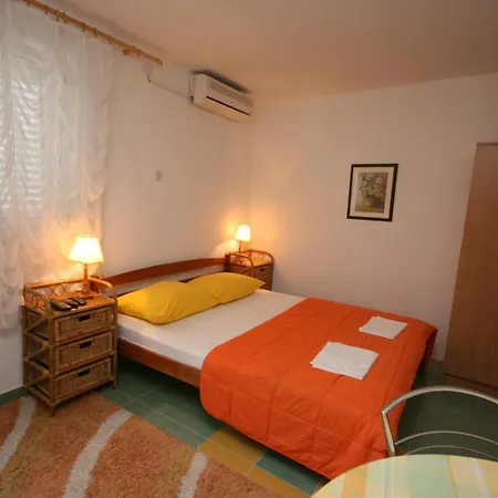 Apartment With Parking Space - 6636 Makarska