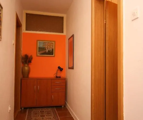 Apartment With Parking Space - 6636 *