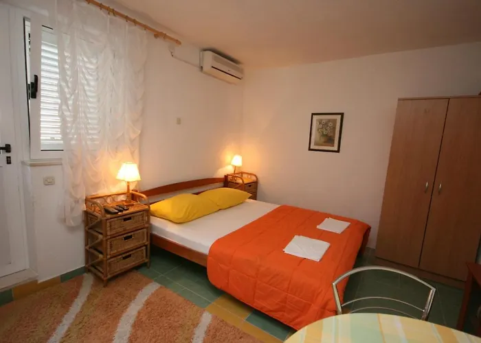 Apartment With Parking Space - 6636 Makarska